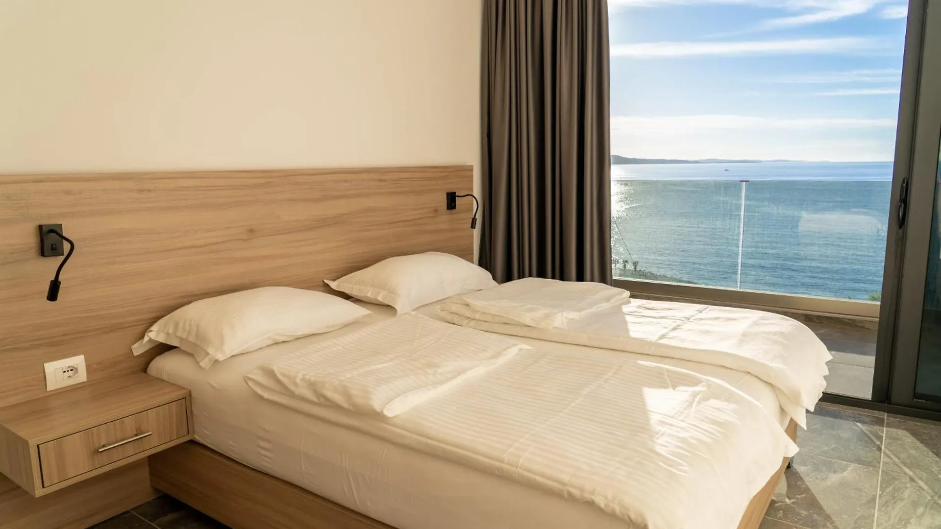 Elite Residence - Seafront Apartments Saranda 0*,  Albania